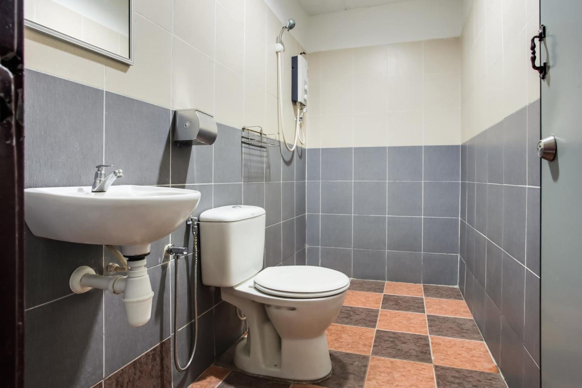 Super Oyo 89427 Kavanas Hotel טאיפינג מראה חיצוני תמונה